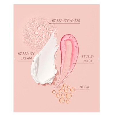 Texturas de produtos cosméticos BT Beauty Water, Cream, Jelly Mask e Oil num fundo rosa