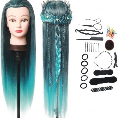 Cabeças de manequim com cabelo azul e acessórios para penteados