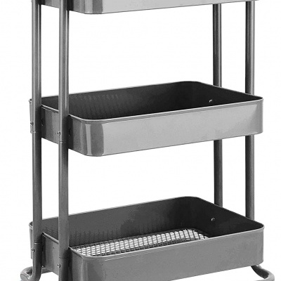 Carrinho de arrumação metálico cinzento com três tabuleiros e rodas