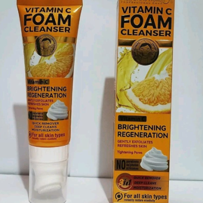 Limpeza Facial Vitamin C Foam Cleanser em embalagem laranja com texto e imagem de laranja