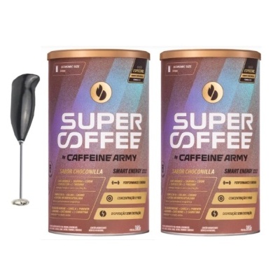 Dois recipientes de Super Coffee sabor Choconilla e um batedor elétrico preto