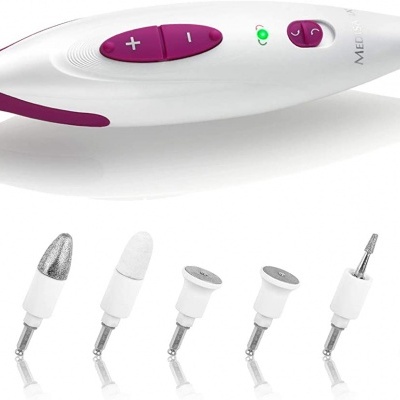 Aparelho de manicure elétrico branco com detalhes bordeaux e múltiplas cabeças intercambiáveis