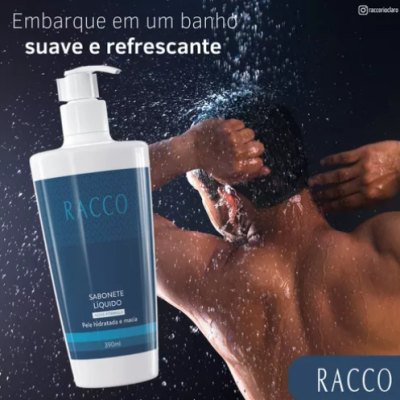 Frasco de sabonete líquido RACCO azul e branco junto a pessoa a tomar banho com água a cair