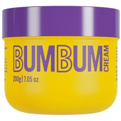 Frasco amarelo com tampa roxa de creme BUM BUM