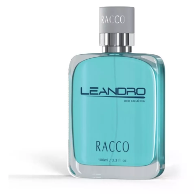 Frasco de perfume azul com tampa cinza e escrita LEANDRO RACCO