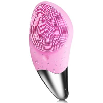 Escova facial elétrica rosa com cerdas de silicone e parte inferior prateada