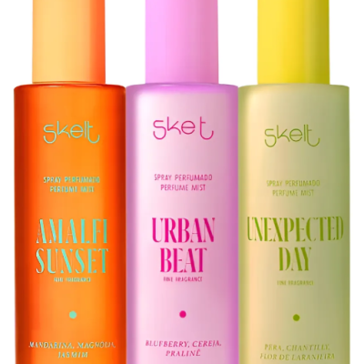 Três frascos coloridos de spray perfumado Skelt