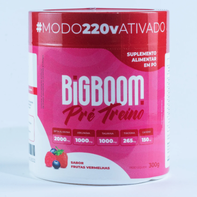 Suplemento alimentar em pó BigBoom Pré Treino em embalagem rosa e vermelha