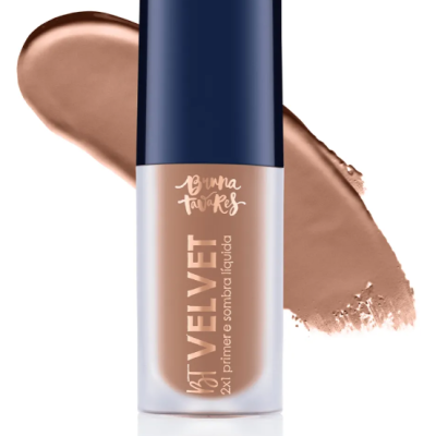 Frasco de maquilhagem líquido castanho com tampa azul e texto Bruna Tavares