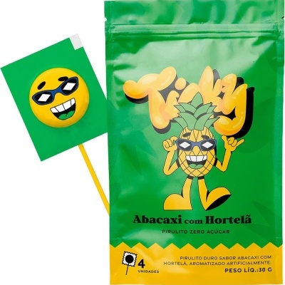 Pacote verde e amarelo de pirulitos sabor abacaxi com hortelã com desenho de abacaxi alegre e texto em português.