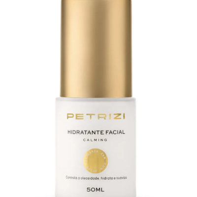 Frasco branco com tampa dourada de hidratante facial PETRIZI
