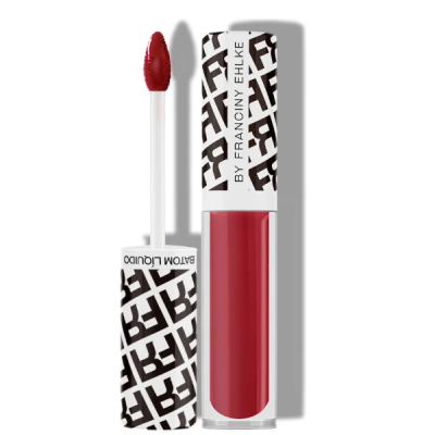 Baton líquido vermelho com estojo transparente e tampa branca com padrão preto