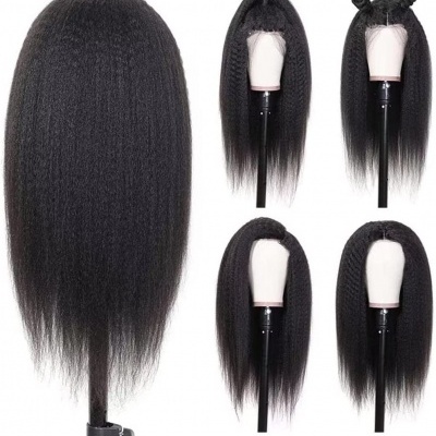 Perucas pretas com diferentes estilos em suportes brancos sobre tripés pretos