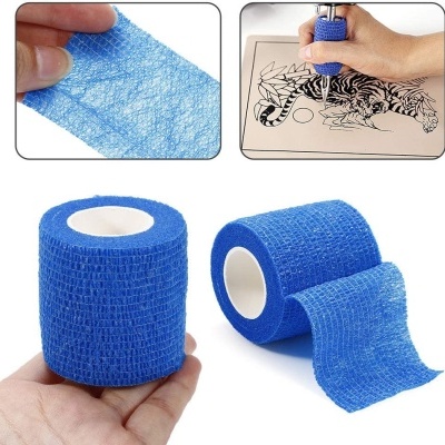 Rolos de fita adesiva azul texturada para proteção de dedos, uso em desenho detalhado