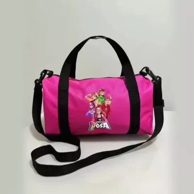 Bolsa desportiva cor-de-rosa com estampa de personagens e texto DOS ROSA