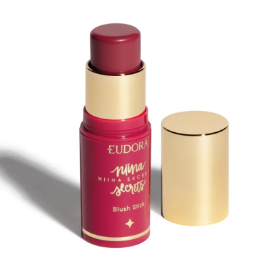 Blush em stick Eudora Nina Secrets com tampa dourada removida