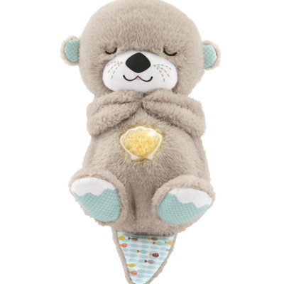 Pelúcia lontra castanha clara com detalhes azuis e coração amarelo