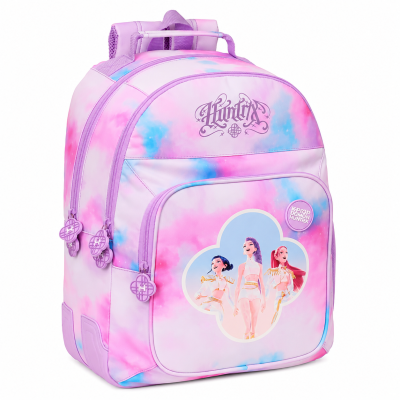 Mochila rosa com ilustração de três personagens femininas animadas e textos KPOP DEMON HUNTRX e HuntrX