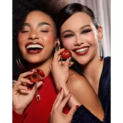 BT&#x20;x&#x20;Coca-Cola&#x20;Balm&#x20;Labial&#x20;Pop&#x20;Charm