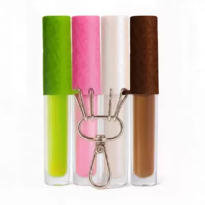 Conjunto de quatro tubos transparentes com tampas coloridas ligados por um chaveiro metálico