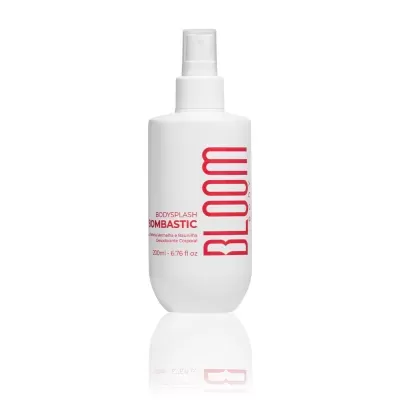 Frasco branco de bodysplash Bloom spray com texto vermelho em fundo branco