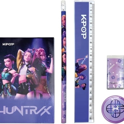 Mochila&#x20;Escolar&#x20;K-POP&#x20;Demon&#x20;Hunters&#x20;Rumi,&#x20;Mira&#x20;e&#x20;Zoey&#x20;com&#x20;Rodinhas&#x20;&#x2B;&#x20;Estojo&#x20;de&#x20;Escrita&#x20;e&#x20;Chaveiro
