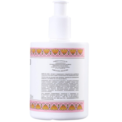 Frasco branco com doseador e rótulo com texto em português e padrão floral rosa e amarelo.