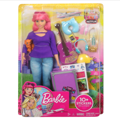 Boneca Barbie com acessórios em embalagem colorida com texto Barbie e 10+ STICKERS INCLUDED