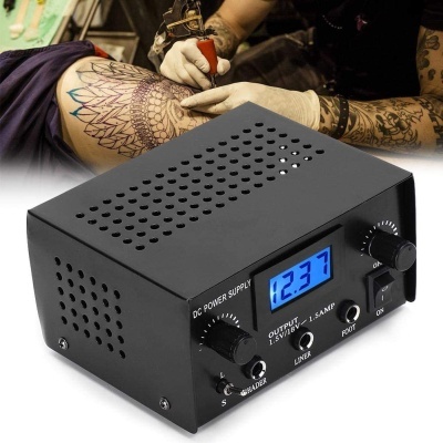 Fonte de alimentação de tatuagem preta com mostrador digital azul e botões rotativos