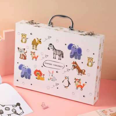 Mala branca infantil com desenhos de animais e texto INSPIRE CHILDREN