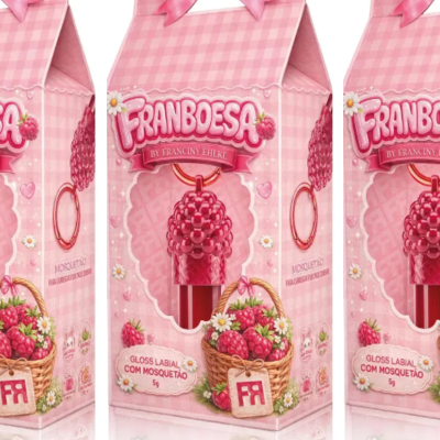 Embalagem rosa com padrão xadrez para gloss labial Franboesa com framboesa e cesto de flores