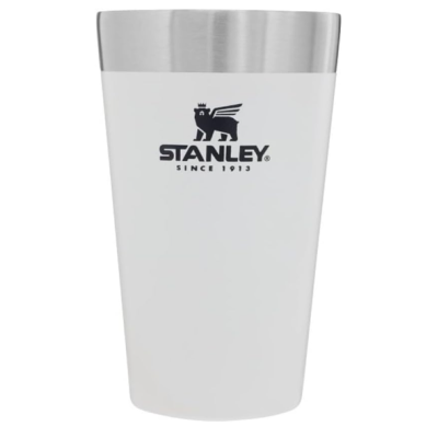 Copo térmico Stanley branco com logo preto e acabamento em aço inox
