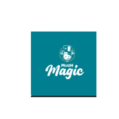Logotipo com texto MUUH Magic e vaca com cartola sobre fundo azul.