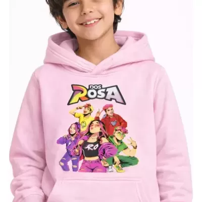 Criança com casaco rosa claro com estampa colorida DOS ROSA.