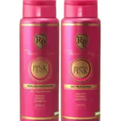 Dois frascos cor-de-rosa de shampoo e máscara com rótulos dourados