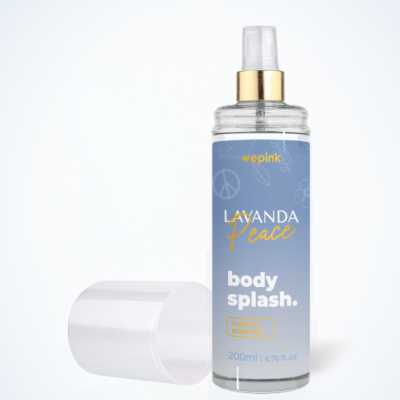 Frasco de body splash lavanda com spray dourado e tampa transparente ao lado
