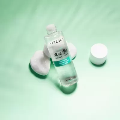 Garrafa transparente de óleo de limpeza Vizzela com espuma branca