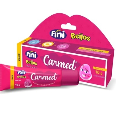 Gloss labial Carmed Fini Beijos em embalagem e tubo rosa com texto branco e amarelo