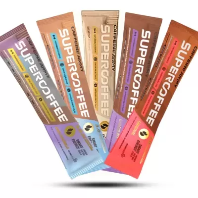 Cinco sticks de café solúvel SuperSoffee da Caffeine Army de várias cores