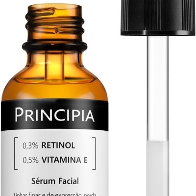Frasco de sérum facial âmbar com conta-gotas preto e rótulo branco com texto.
