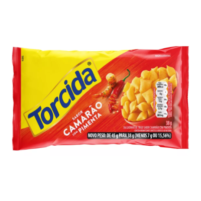 Embalagem vermelha e amarela de batatas fritas Torcida sabor camarão e pimenta