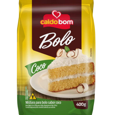 Pacote mistura para bolo sabor coco CaldoBom 400g com imagem de fatia de bolo
