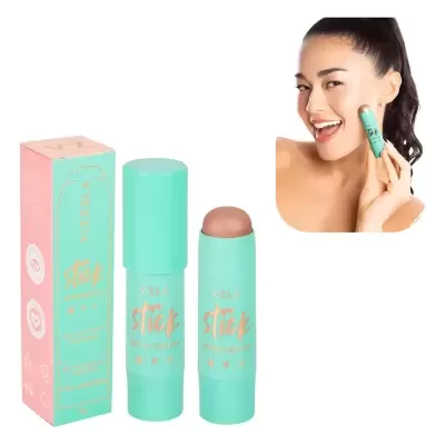 Cosmético em bastão azul-turquesa e embalagem rosa e azul-turquesa com mulher a aplicar.