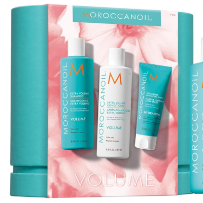 Produtos Moroccanoil Volume em embalagem com flores cor-de-rosa