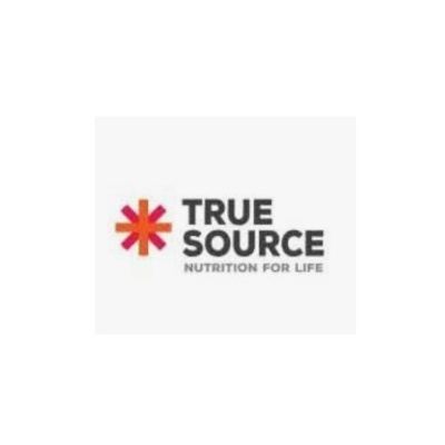 Logótipo TRUE SOURCE com estrela laranja e rosa e texto preto e cinzento