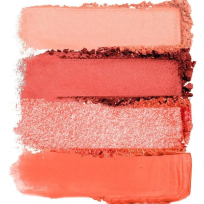 Paleta de maquilhagem em tons coral, vermelho, rosa e laranja com texturas variadas.