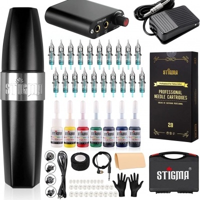 Kit profissional para tatuagem com máquina, agulhas, tintas, acessórios e estojo da marca STIGMA.
