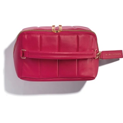 Necessaire rosa acolchoada com fecho dourado e etiqueta NIÑA SECRETS