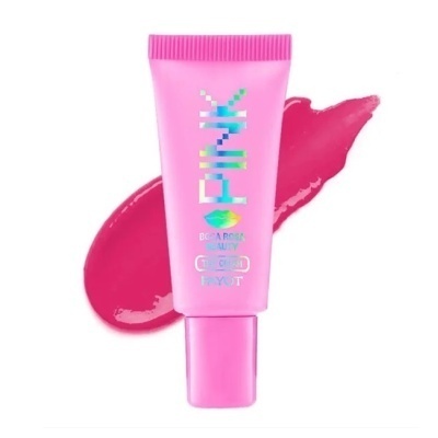 Tubo de cosmético rosa com texto holográfico ao centro e mancha de produto rosa forte