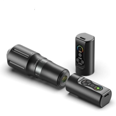 Dispositivo eletrônico preto com luz LED e dois controladores retangulares com ecrãs sensíveis ao toque